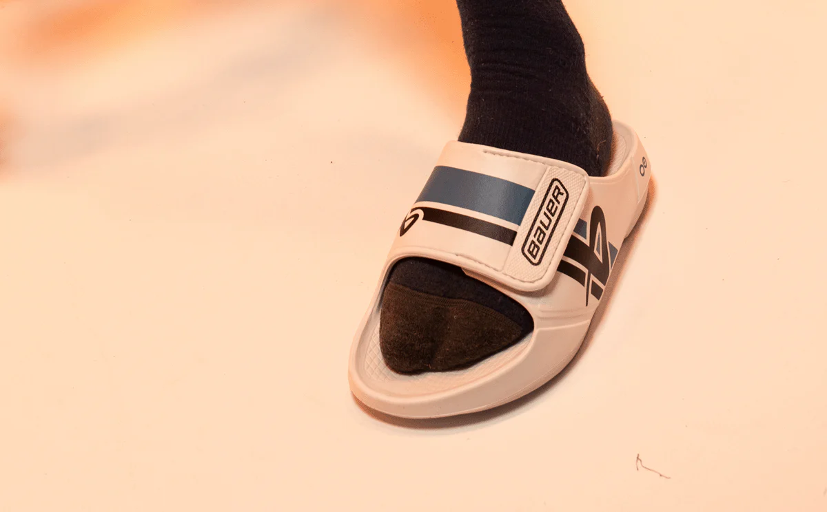 BAUER/OOFOS Men's OOahh Sport Flex Sandal – White - Image 3