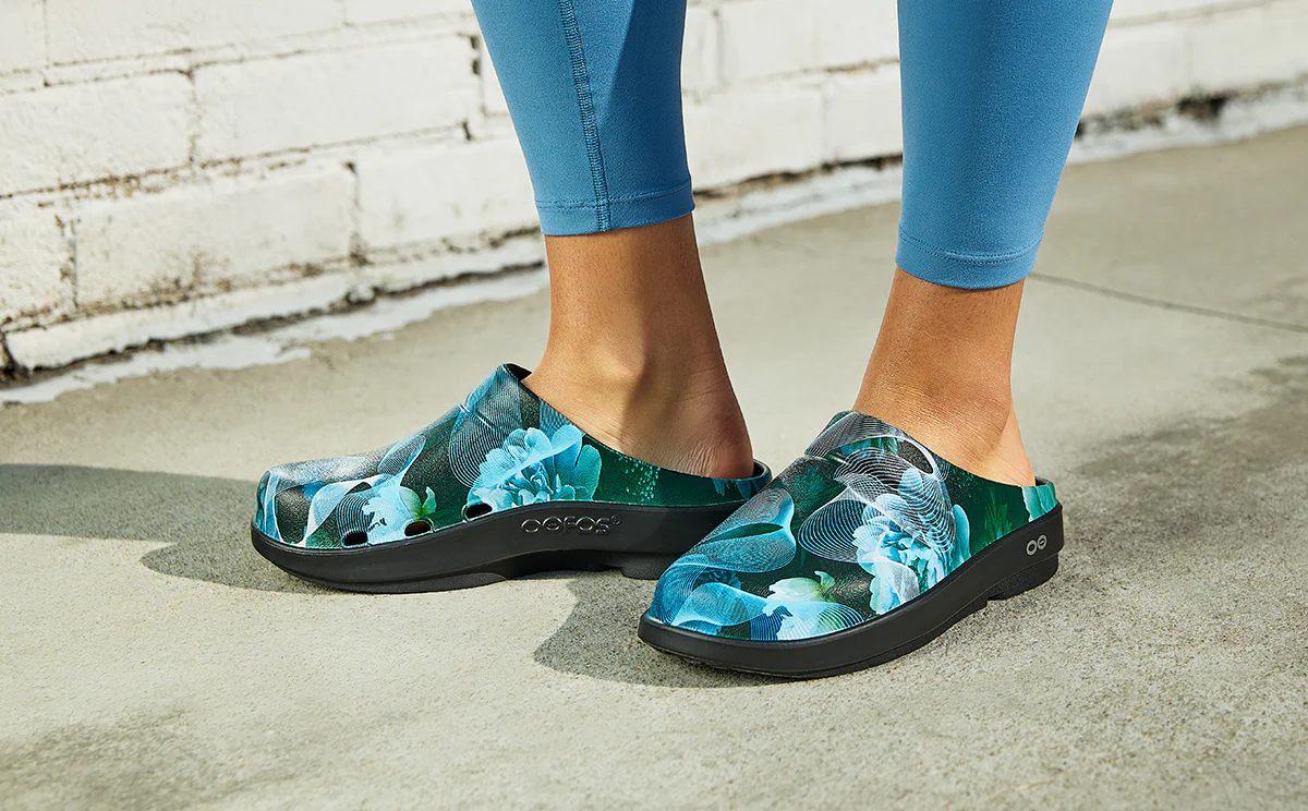 Women's OOcloog Limited Edition Clog - Wave Floral Breeze - Image 8