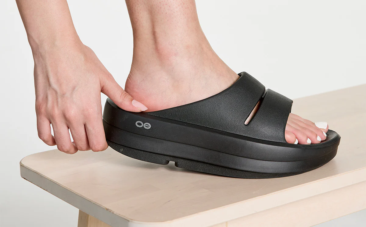 Women's OOmega OOahh Sandal - Black - Image 10